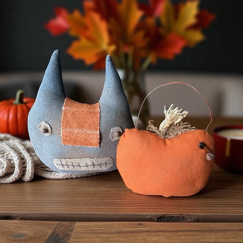 Primitive Cloth Cat Head Pumpkin Folk Art Patchwork Grungy Hand Painted Rustic